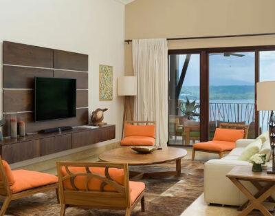 Resort Access+Concierge+Private Beaches+Golfing!